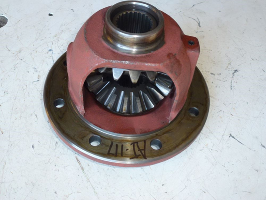 Picture of Front Axle Differential Case Housing w/ Gears 1962130C1 Case IH 275 Tractor 1962054C1 1962039C1