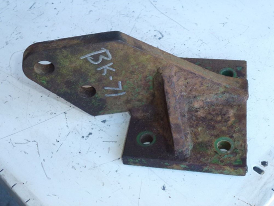 Picture of RH 3 Point Sway Bracket CH18768 John Deere 1450 1650 Tractor Draft Arm Link