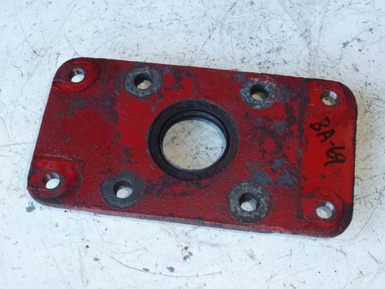 Picture of Gearbox Bearing Housing Cover 795765 New Holland 411 Disc Mower Conditioner