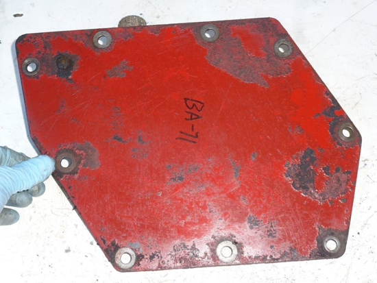 Picture of Gearbox Cover 693180 New Holland 411 Disc Mower Conditioner