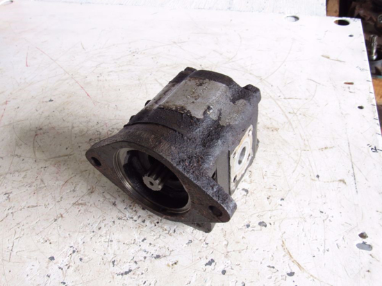 Picture of Agco Allis 72258086 Power Steering Hydraulic Pump 5670 Tractor White Massey Ferguson Chalmers 72277162