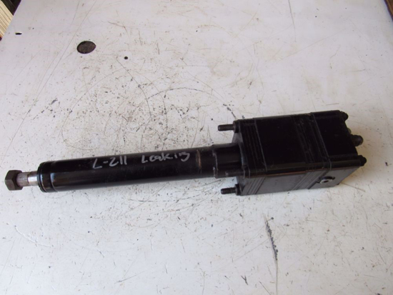 Picture of Jacobsen 1001548 Hydraulic Steering Valve Orbital Greens King IV GKIV Mower