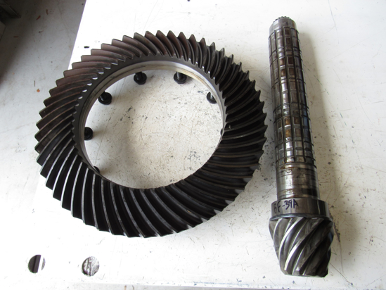 Picture of John Deere AL82010 Differential Ring & Pinion Gear Shaft Set L78956 L101702