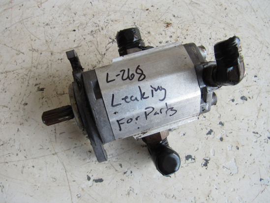 Picture of Toro Hydraulic Reel Motor LEAKING/FOR PARTS 5210 5410 5200D 5400D Reelmaster Mower