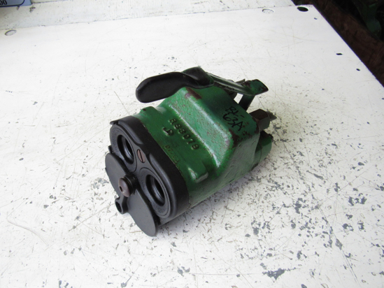 Picture of John Deere RE22586 Hydraulic Break Away Coupler R83079