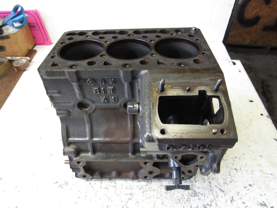 Picture of Kubota 16813-01010 Cylinder Block Crankcase D722 Engine NEEDS MACHINING