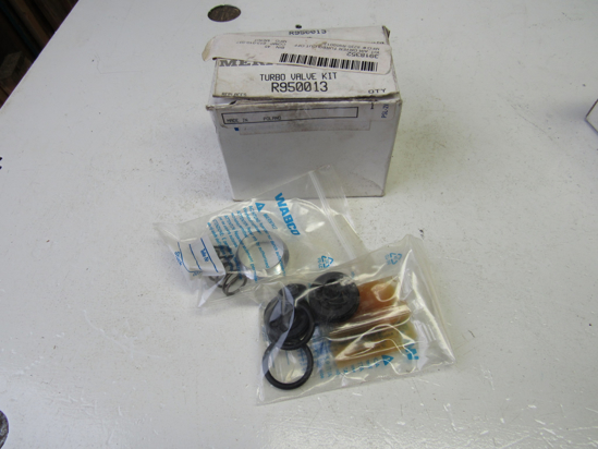 Picture of Unused Old Stock Meritor Wabco R950013 Turbo Valve Kit