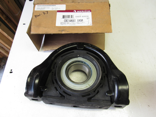 Picture of Unused Old Stock Meritor CB210661-1XSA CB2106611XSA 8235-CB2106611XSA Center Bearing