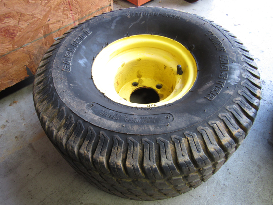 Picture of Carlisle Turf Master Tire 20x10.00-8 on John Deere Rim Wheel 7500 8500 7700 8700