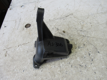 Picture of Kubota 1J524-17352 EGR Valve Bracket