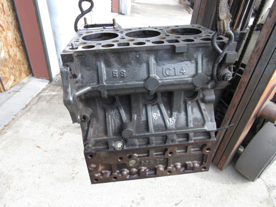 Picture of Kubota 16417-01010 Cylinder Block Crankcase D1403 Engine NEEDS WORK